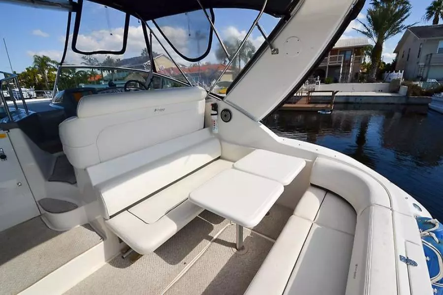 2006 Cruisers Yachts 320 Express