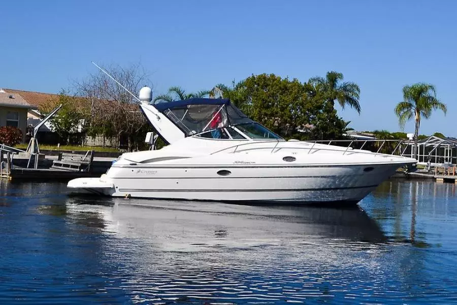 2006 Cruisers Yachts 320 Express