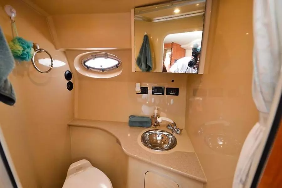 2006 Cruisers Yachts 320 Express