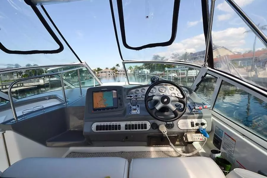 2006 Cruisers Yachts 320 Express