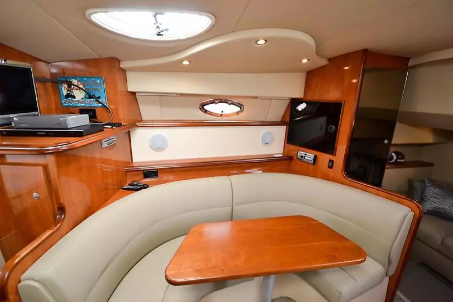 2006 Cruisers Yachts 320 Express