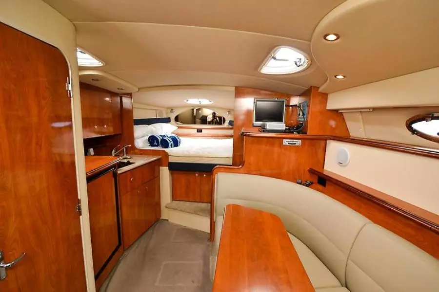 2006 Cruisers Yachts 320 Express