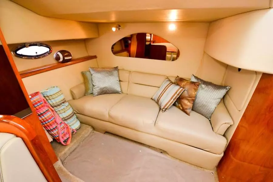 2006 Cruisers Yachts 320 Express