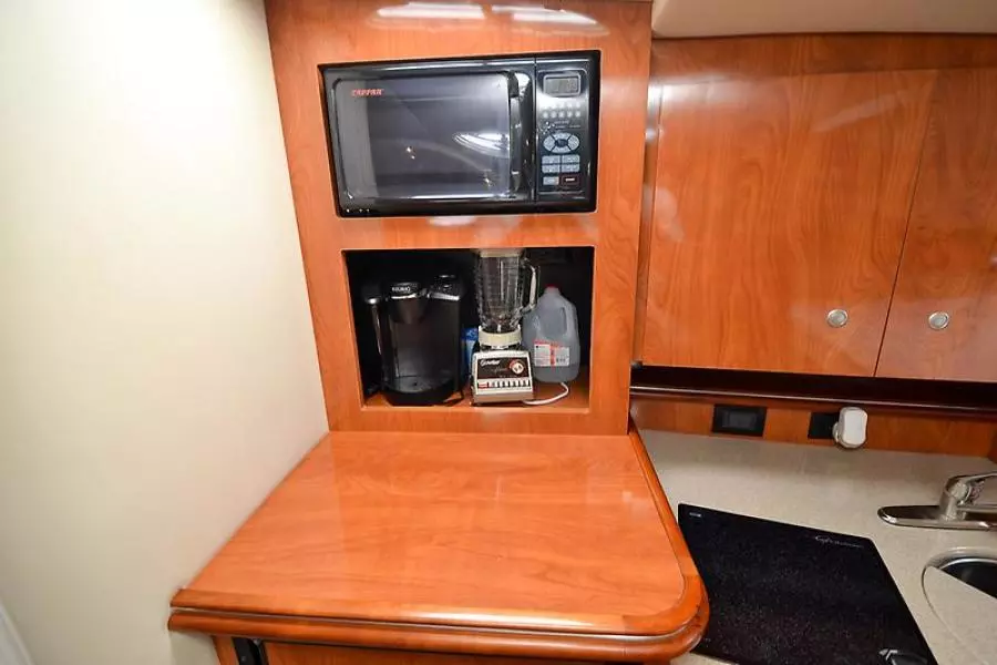 2006 Cruisers Yachts 320 Express