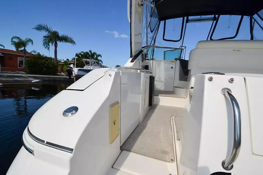 2006 Cruisers Yachts 320 Express