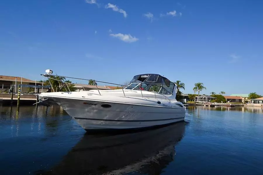 2006 Cruisers Yachts 320 Express