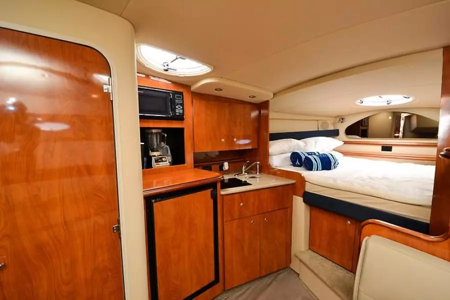 2006 Cruisers Yachts 320 Express