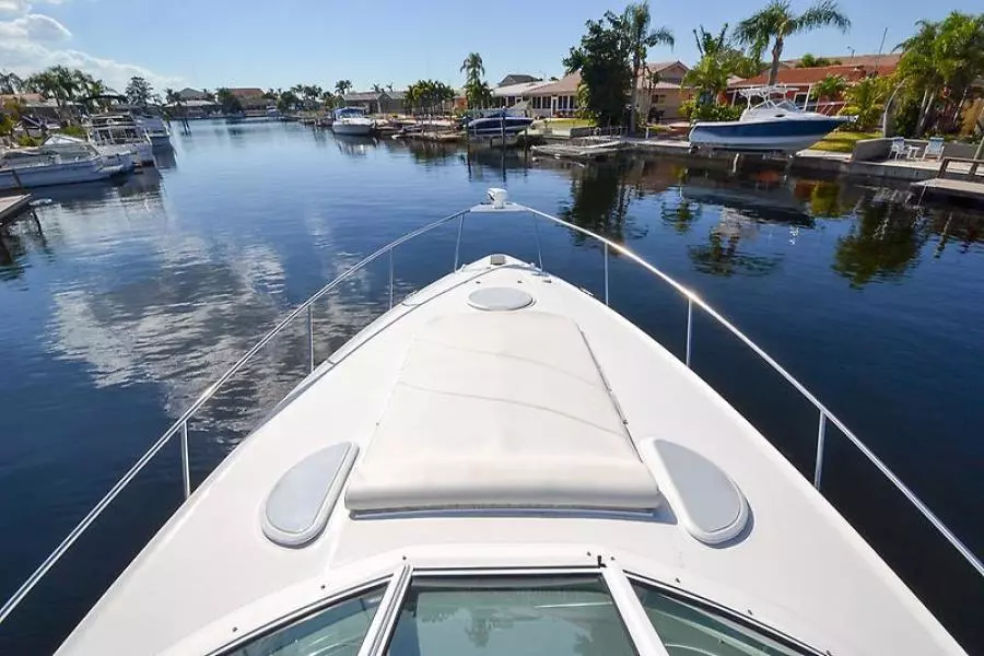 2006 Cruisers Yachts 320 Express