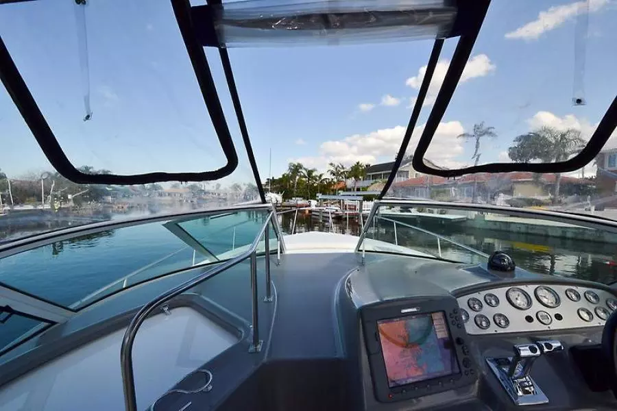 2006 Cruisers Yachts 320 Express