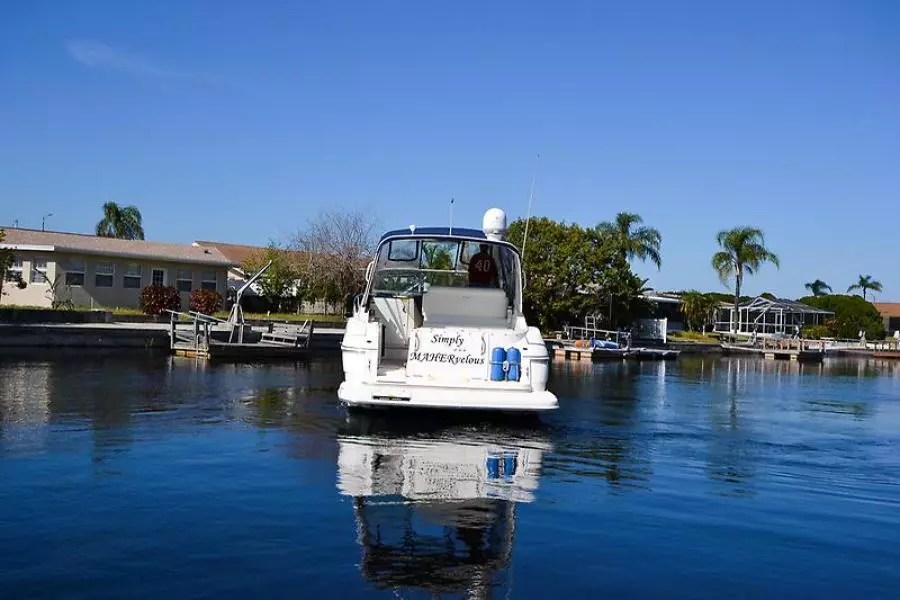 2006 Cruisers Yachts 320 Express