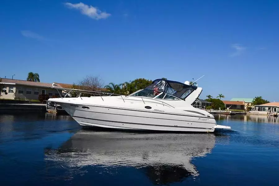 2006 Cruisers Yachts 320 Express