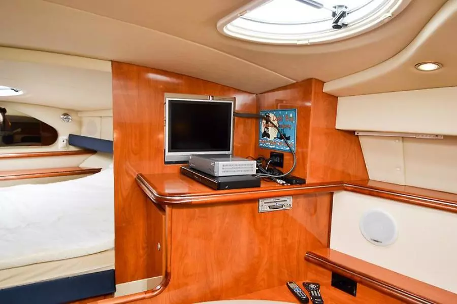 2006 Cruisers Yachts 320 Express