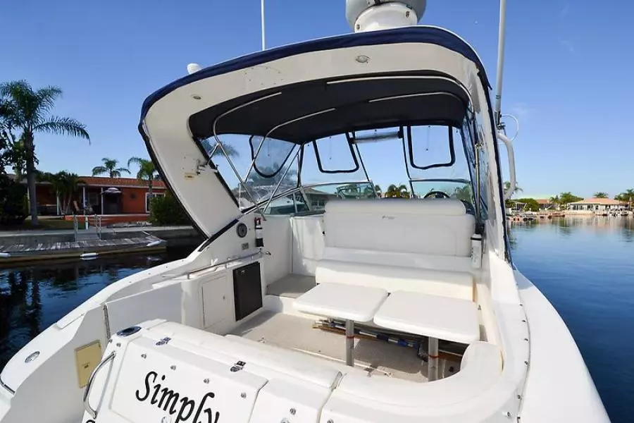 2006 Cruisers Yachts 320 Express