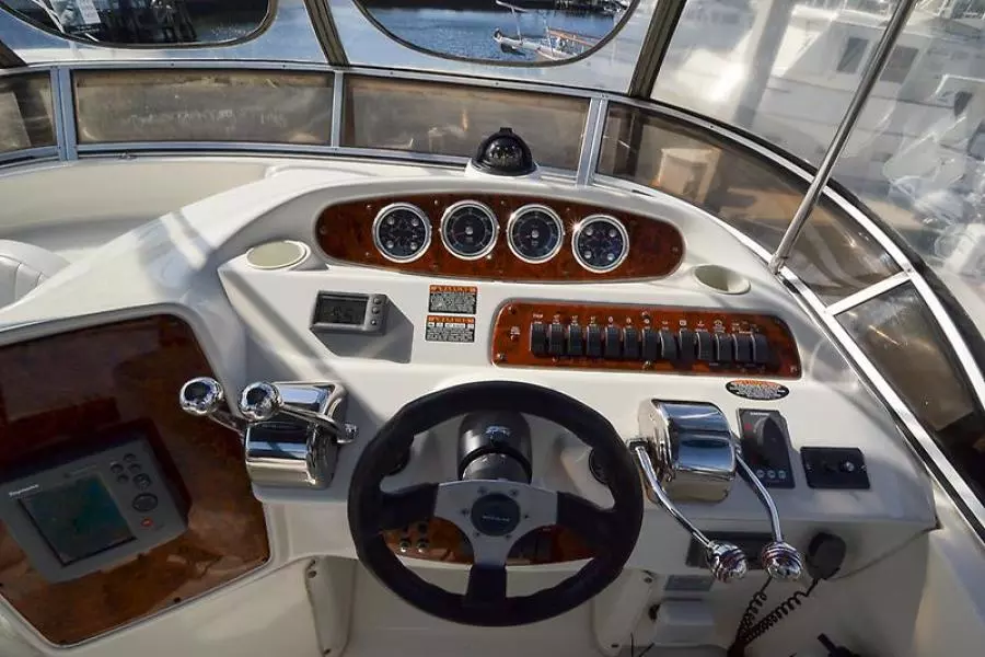 2004 Meridian 341 Sedan