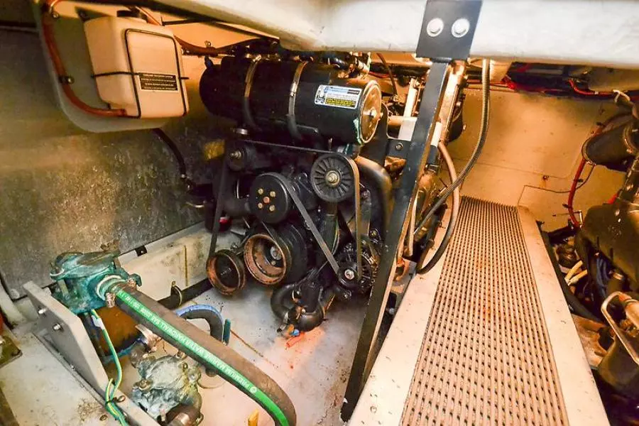 2004 Meridian 341 Sedan