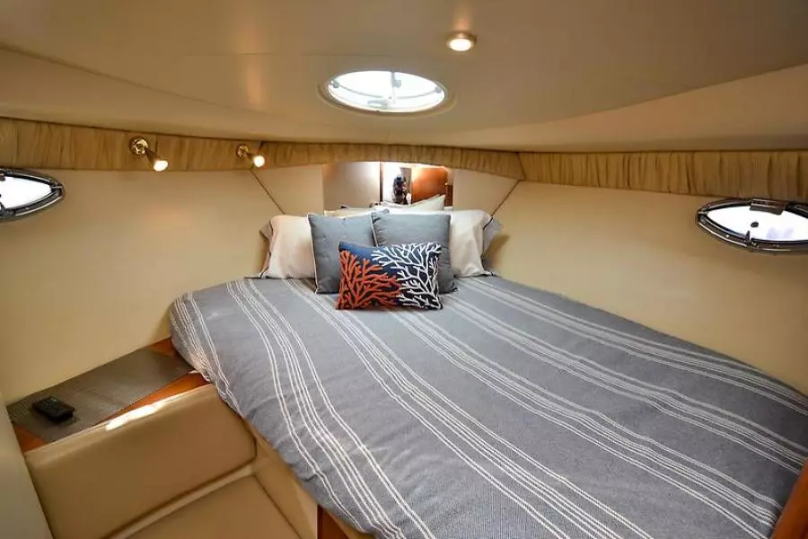 2004 Meridian 341 Sedan