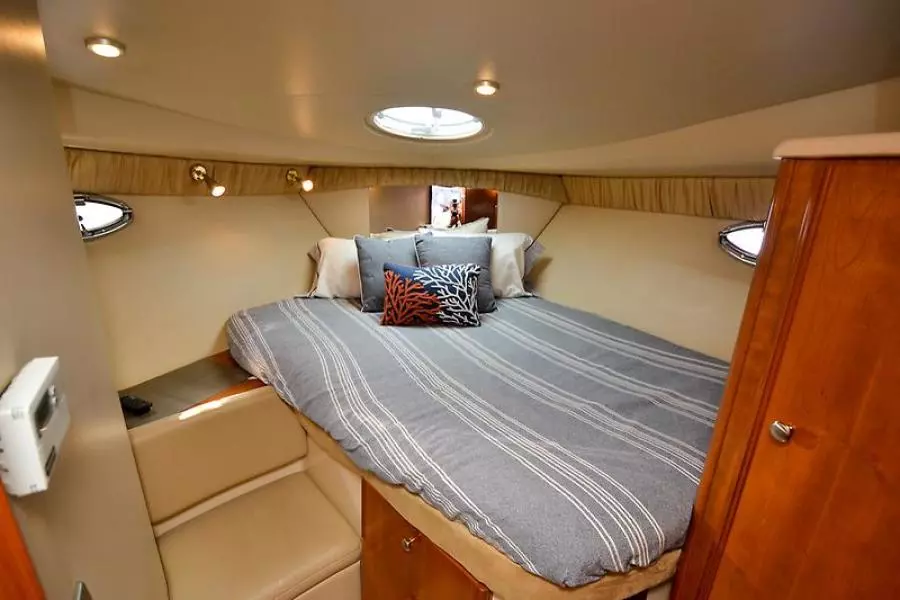 2004 Meridian 341 Sedan