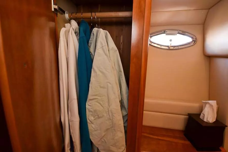 2004 Meridian 341 Sedan