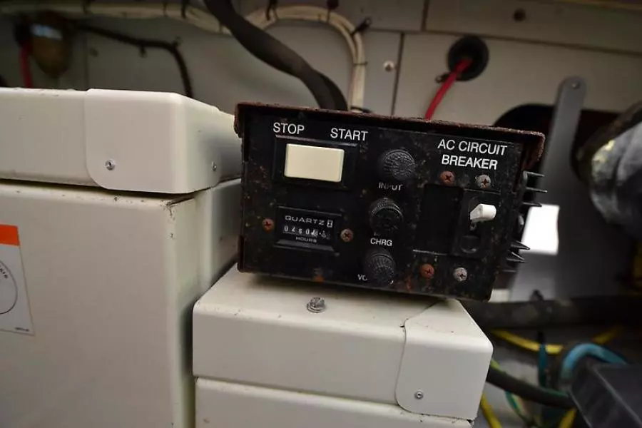 2004 Meridian 341 Sedan