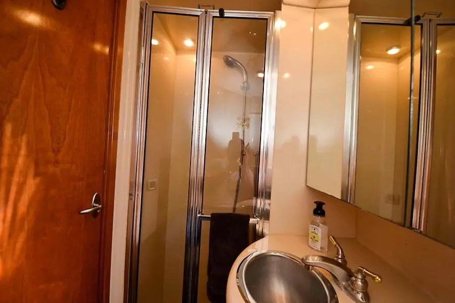 2004 Meridian 341 Sedan