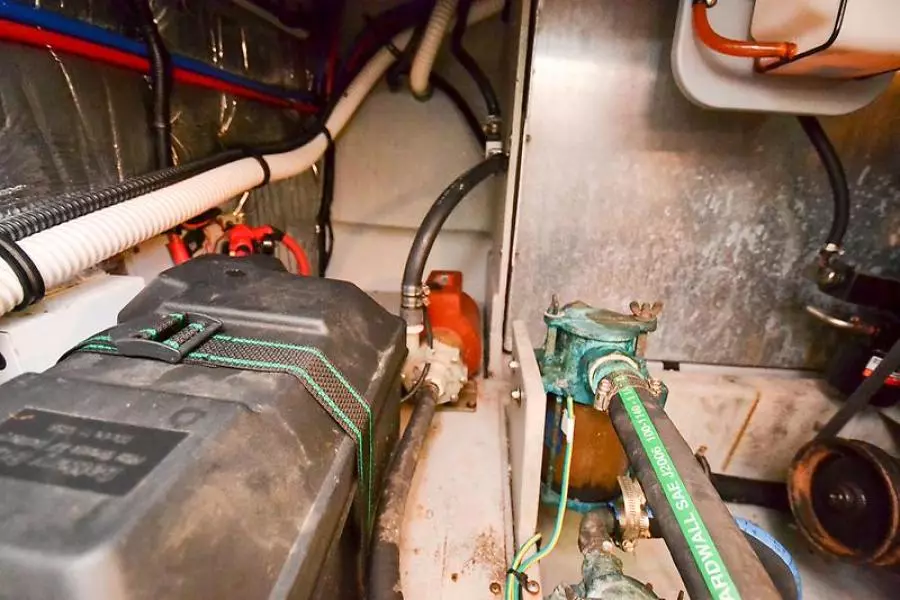 2004 Meridian 341 Sedan