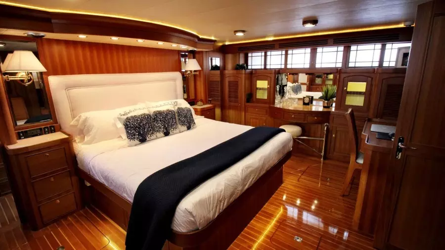 DREAMLINER 78ft Marlow Yacht For Sale