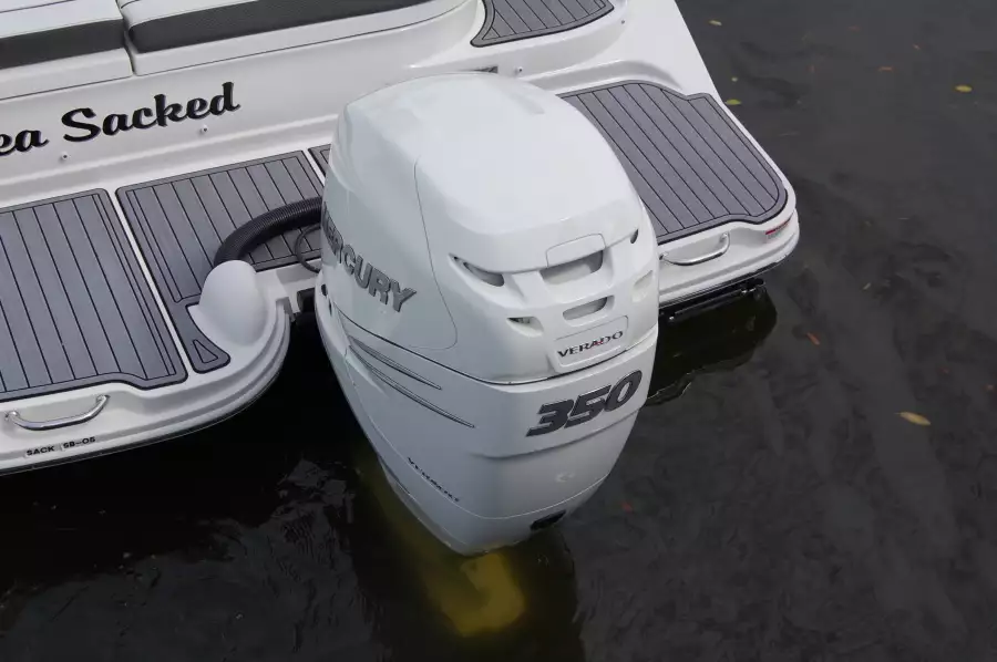 2016 Sea Ray 270 Sundeck Outboard
