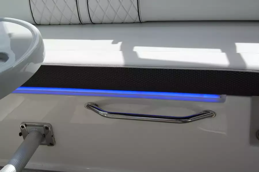 2016 Sea Ray 270 Sundeck Outboard