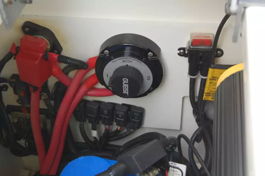 2016 Sea Ray 270 Sundeck Outboard