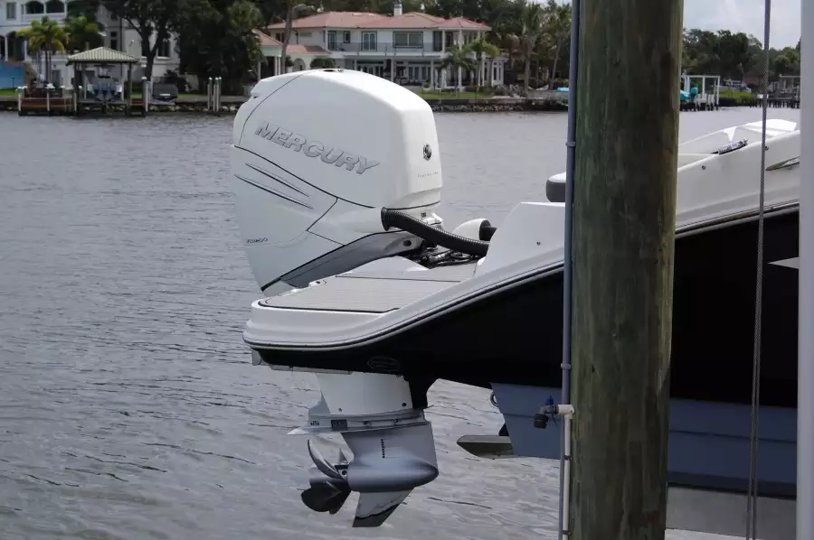 2016 Sea Ray 270 Sundeck Outboard