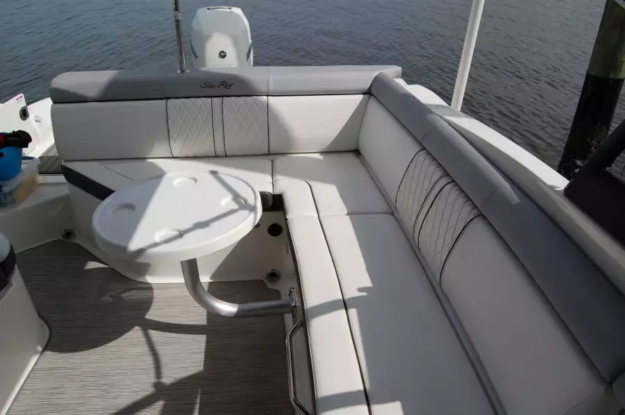 2016 Sea Ray 270 Sundeck Outboard