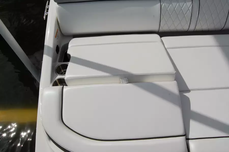 2016 Sea Ray 270 Sundeck Outboard