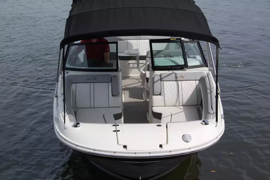 2016 Sea Ray 270 Sundeck Outboard