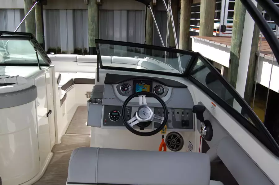 2016 Sea Ray 270 Sundeck Outboard
