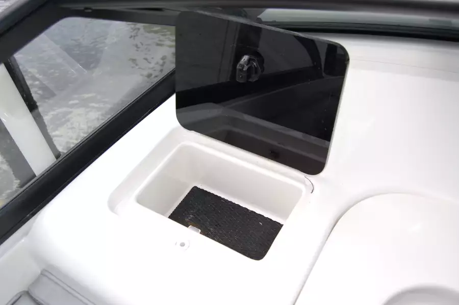 2016 Sea Ray 270 Sundeck Outboard