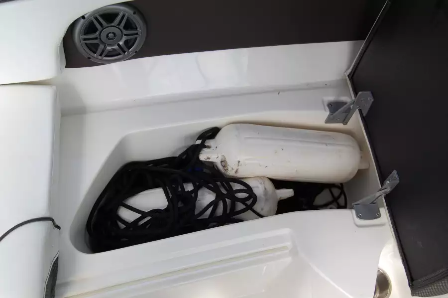 2016 Sea Ray 270 Sundeck Outboard