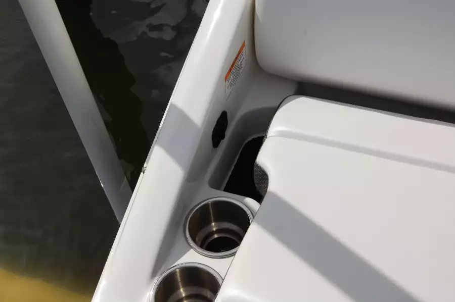 2016 Sea Ray 270 Sundeck Outboard