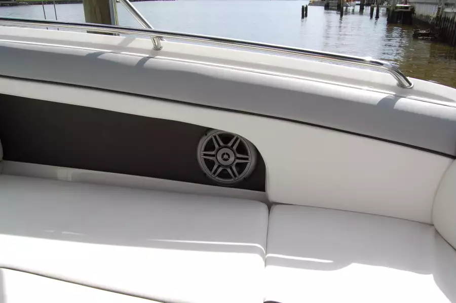 2016 Sea Ray 270 Sundeck Outboard