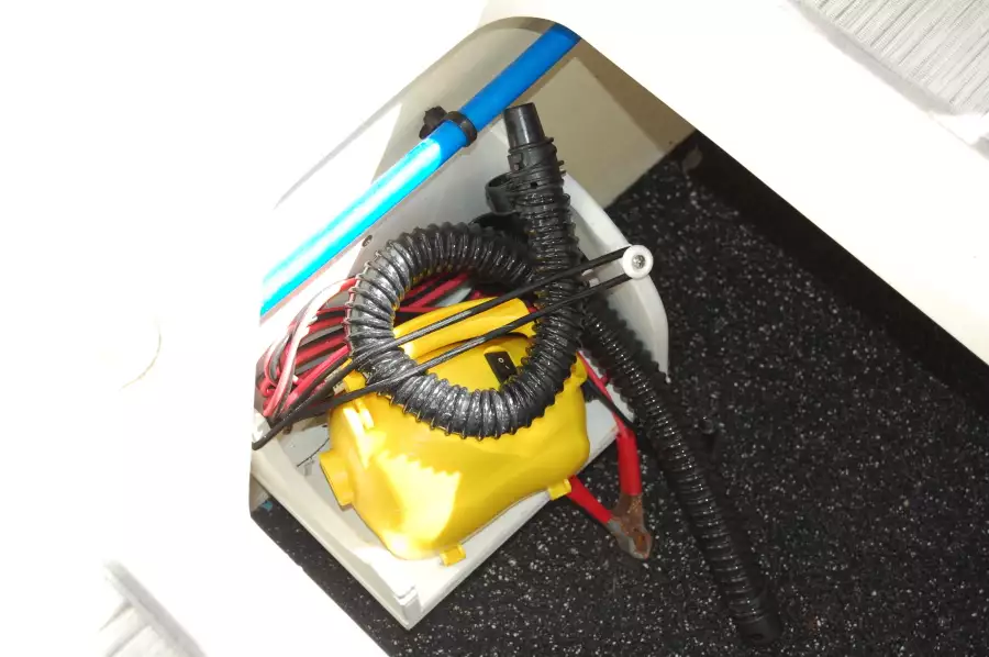 2016 Sea Ray 270 Sundeck Outboard