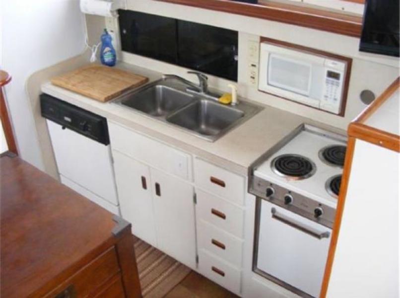 1975 Bertram Motor Yacht Flushdeck