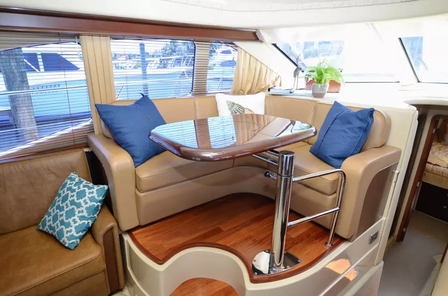 2005 Sea Ray 420 Sedan Bridge