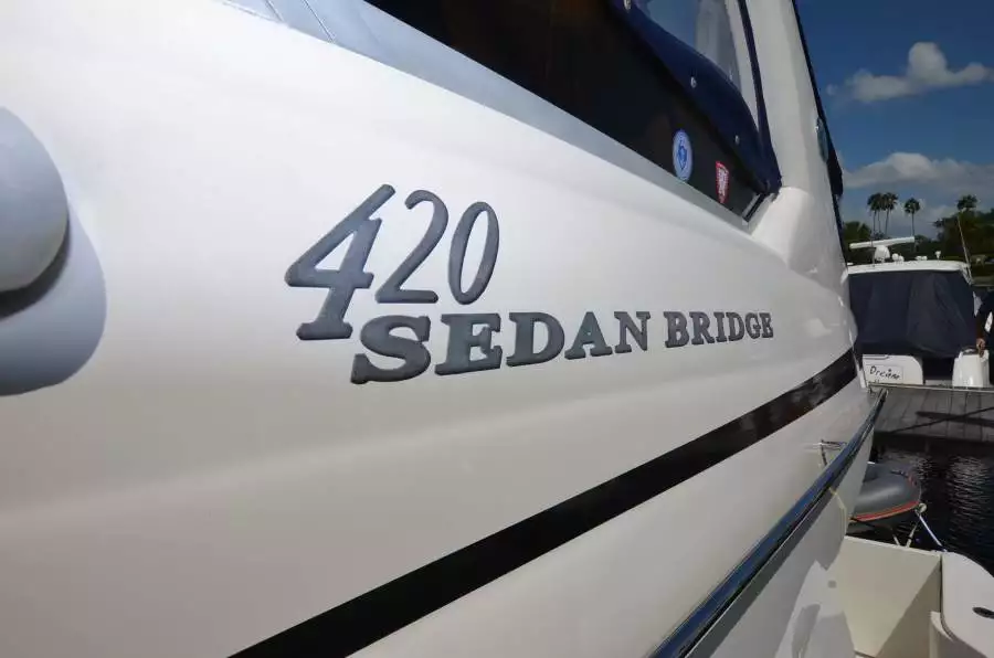2005 Sea Ray 420 Sedan Bridge