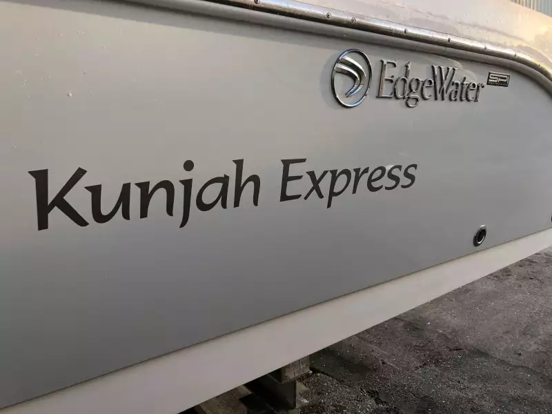 2015 Edgewater 245 Center Console - Hull Starboard Side