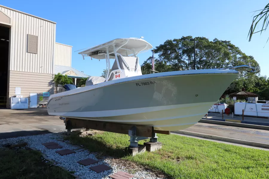 2015 Edgewater 245 Center Console - Starboard Bow