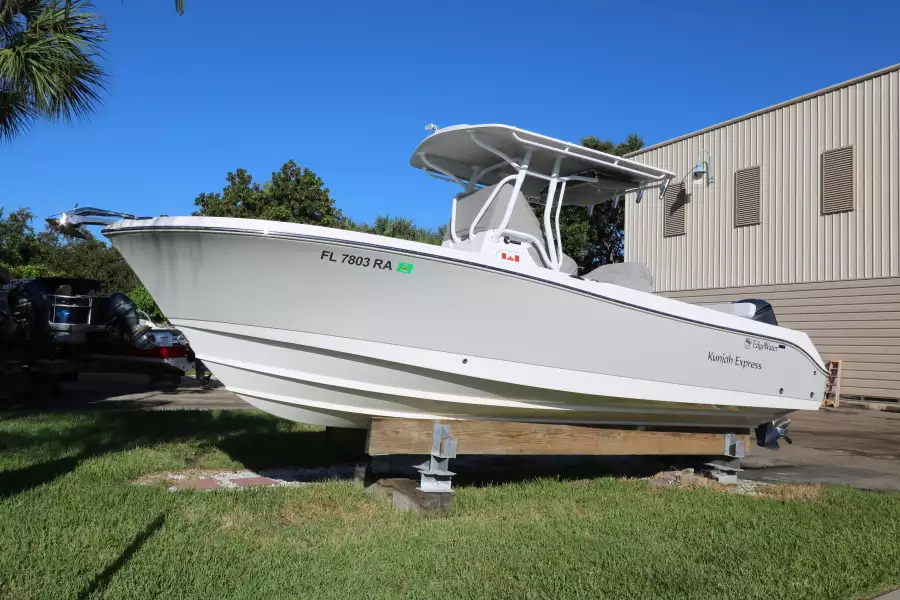 2015 Edgewater 245 Center Console