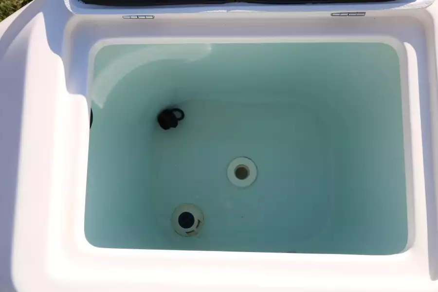 2015 Edgewater 245 Center Console - Livewell
