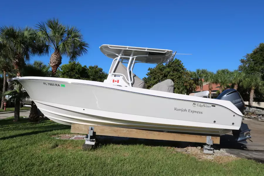 2015 Edgewater 245 Center Console - Profile