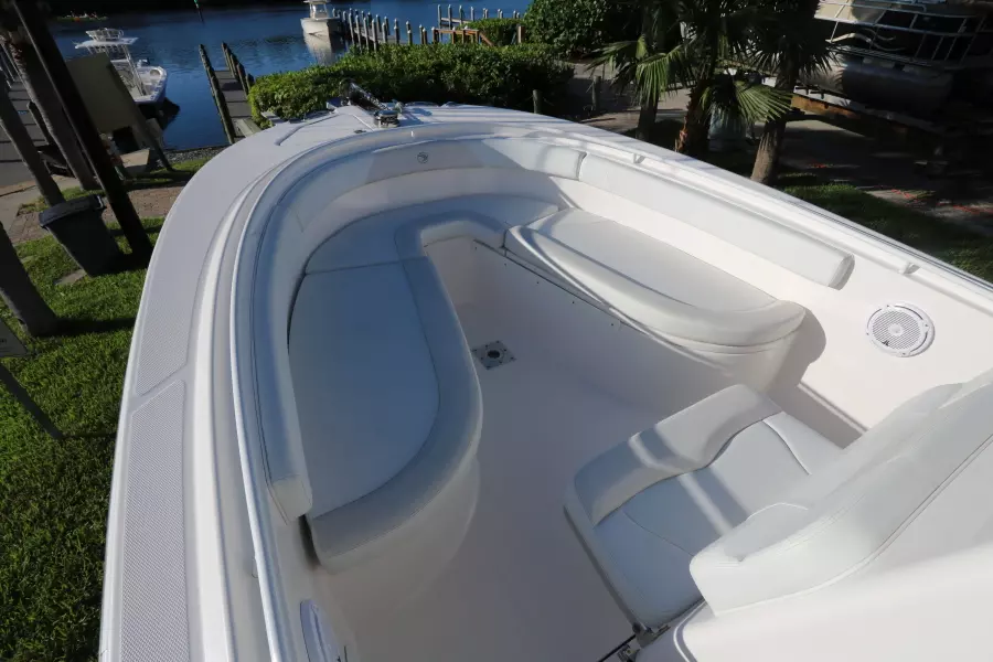 2015 Edgewater 245 Center Console - Bow Seating