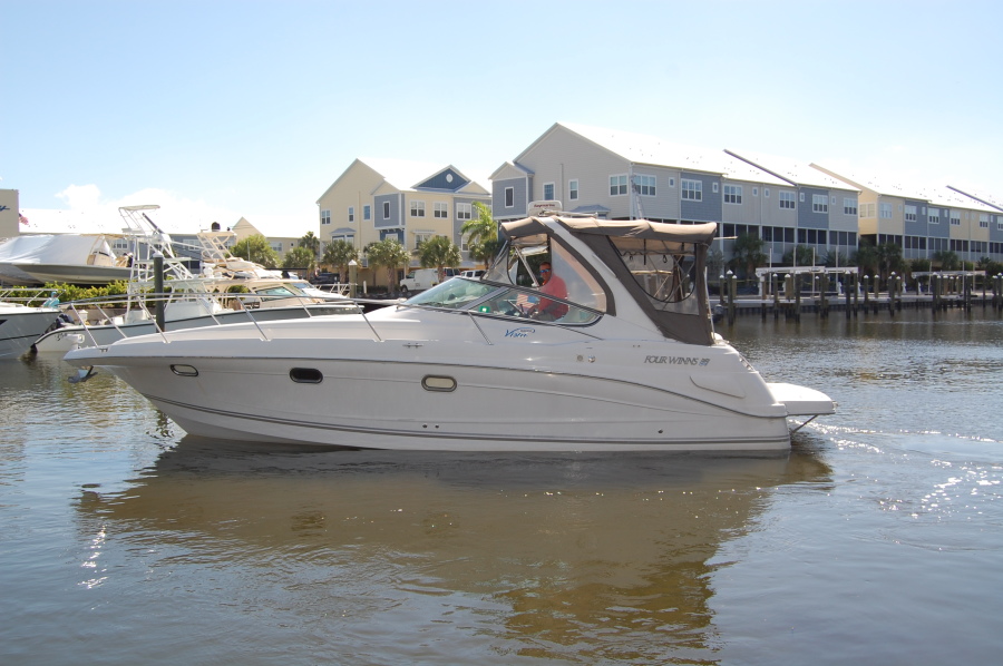 2004 Four Winns 328 Vista