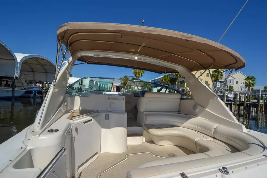 2000 Cruisers Yachts 3870 Express